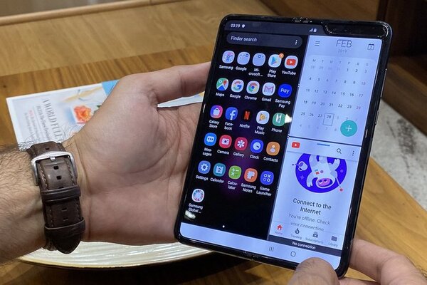 galaxy-fold-mobile-phones-future-phones.thumb.jpg.04966308727f4756f575e535584d70e5.jpg