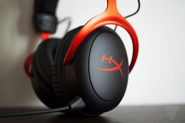hyperx-cloud-2-wireless-gaming-headset.thumb.jpg.be473c0414d719130548e12a28b8e5f5.jpg