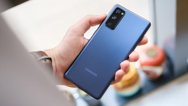 samsung-galaxy-s20-fe-mobile-phone.thumb.jpg.23813fc7d4ec3302e671c065b6d604f4.jpg