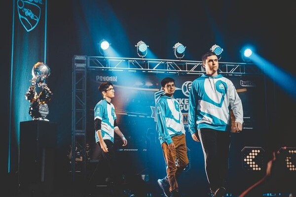 cloud9-istorie-rlcs-dominatie.thumb.jpg.aaee073e32bdc93bf12db146e24378da.jpg