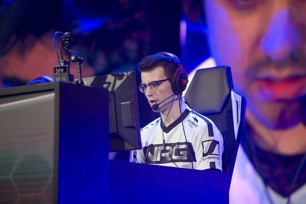 RLCS-S8-GarretG.thumb.jpg.5bd6a5b073f76f046e99a5cdee9846fe.jpg