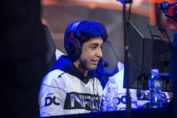 RLCS-S8-jstn.thumb.jpg.cb743462ef61cb4b71e4347d3fbaa575.jpg