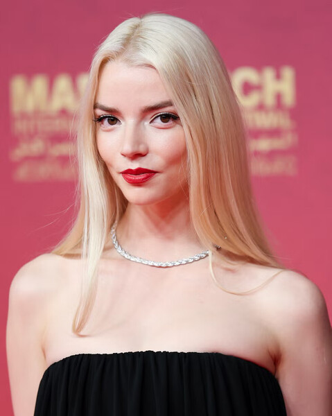 fairside-anya-taylor-joy-lord-of-the-rings-announcement.thumb.jpg.9d4ac46336f767e1833656f11d33e31d.jpg